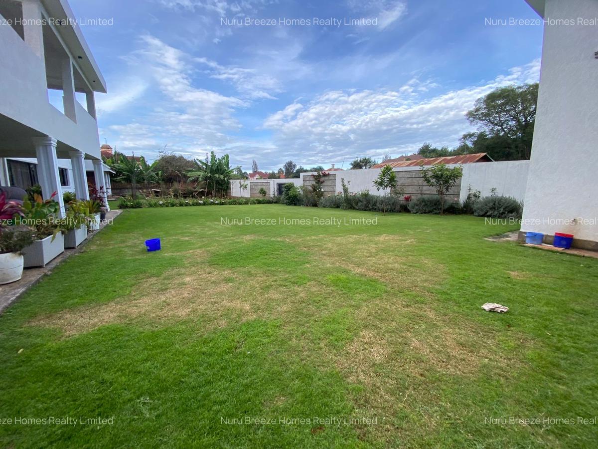 5 Bed House with En Suite in Runda - 20
