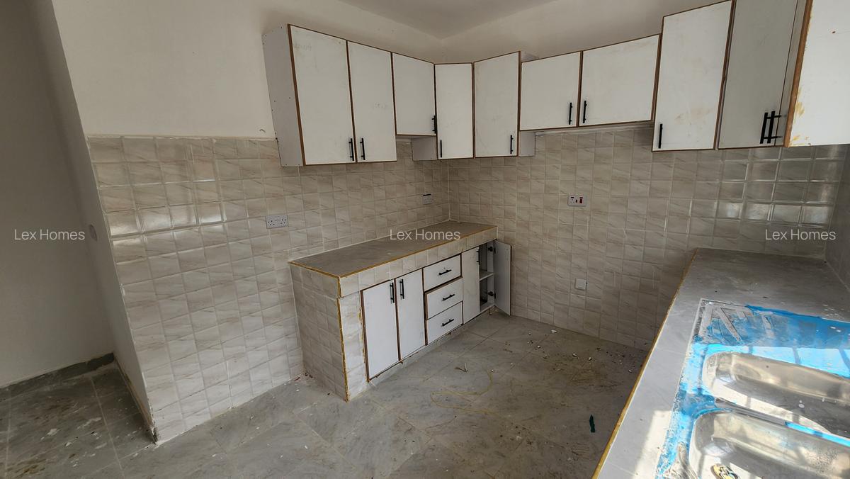 4 Bed House with En Suite at Kahuho - 9