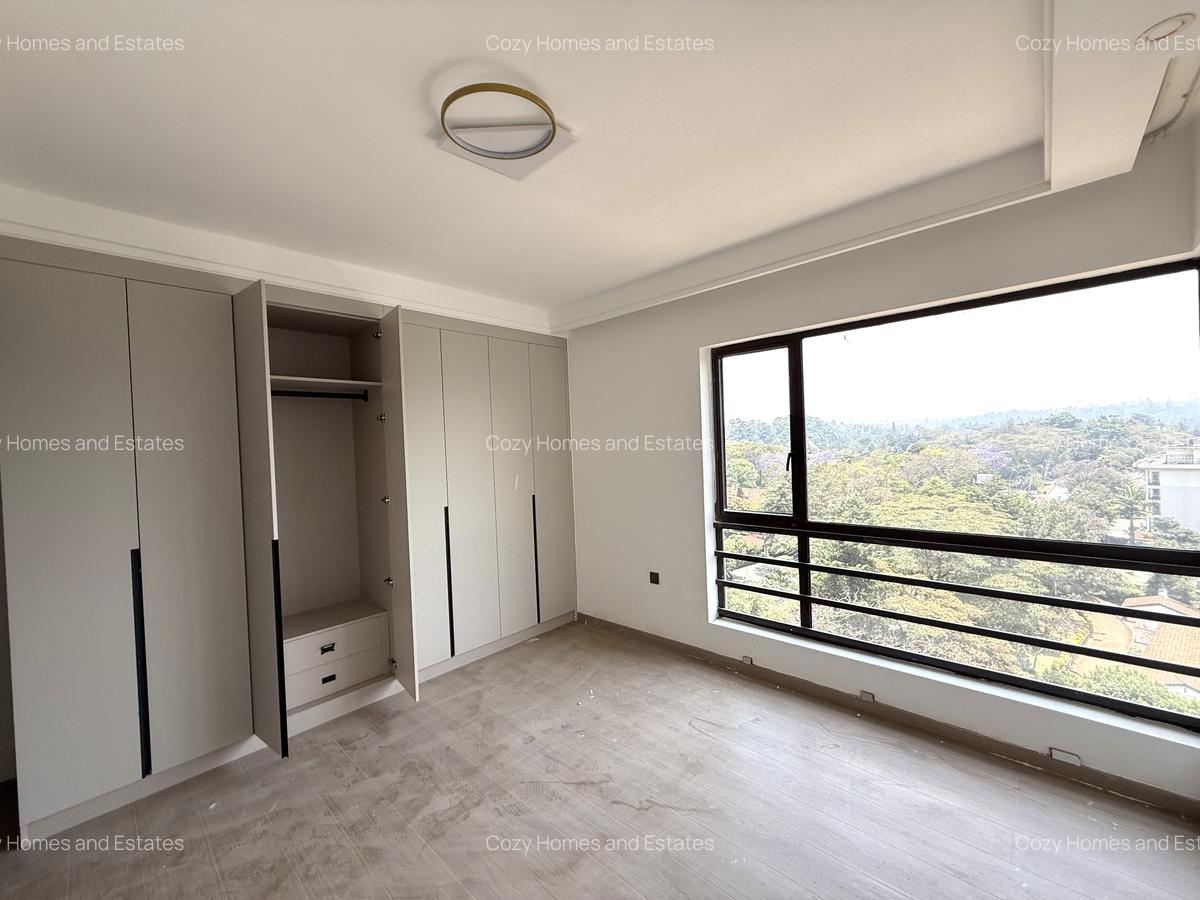 3 Bed Apartment with En Suite at Brookside Drive - 4