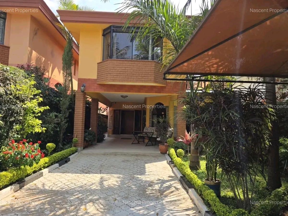 4 Bed House with En Suite in Spring Valley - 1