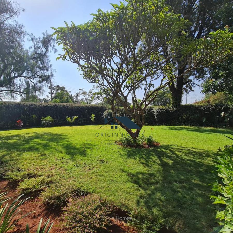 4 Bed House with En Suite at Lavington - 3
