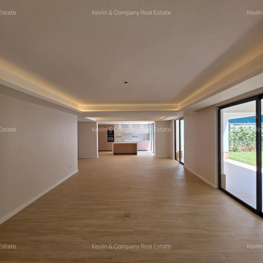 6 Bed Villa with En Suite in Kyuna - 4