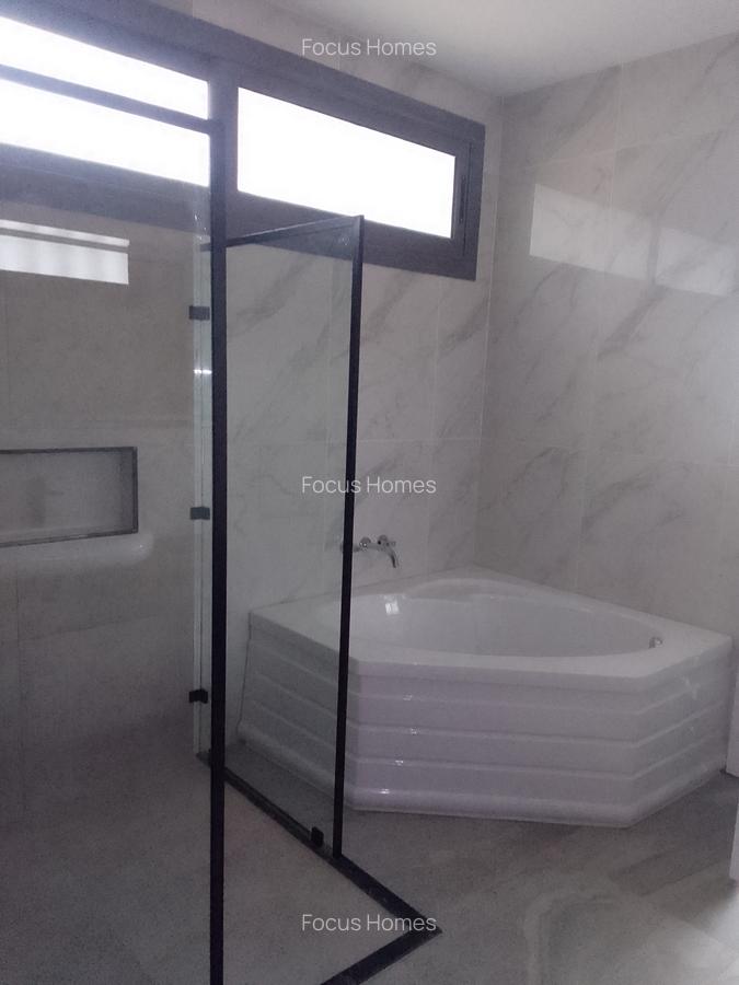 5 Bed Townhouse with En Suite in Lavington - 6