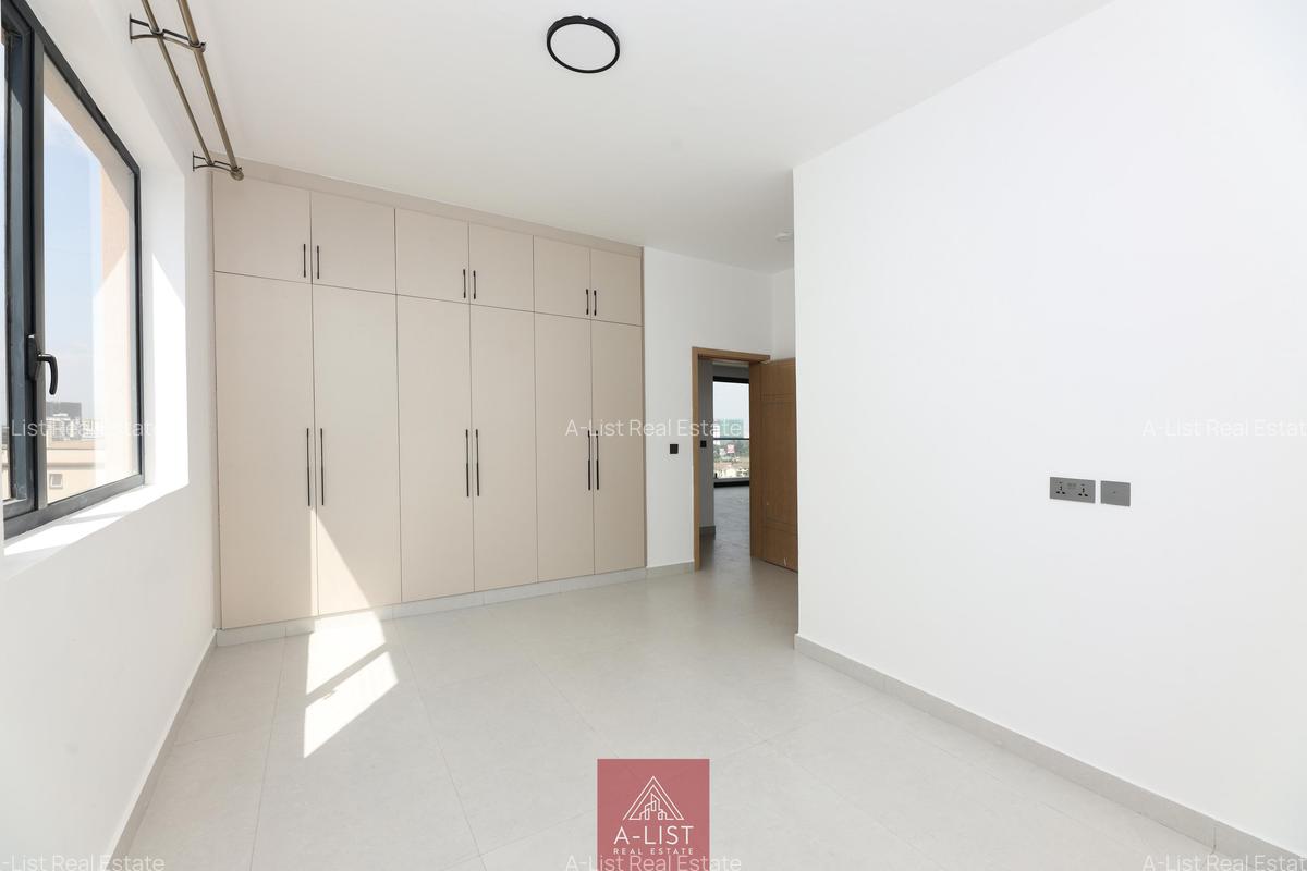 3 Bed Apartment with En Suite at Brookside Drive - 8