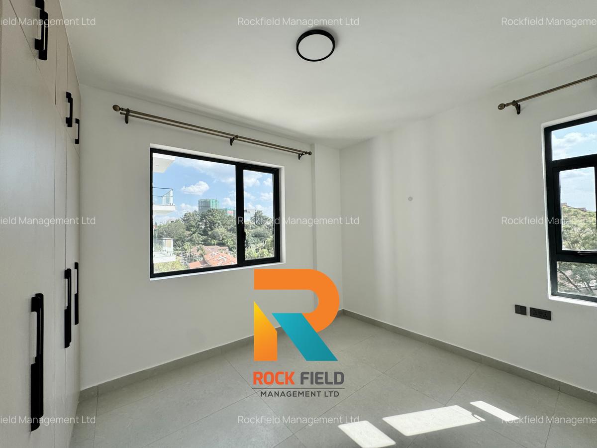 3 Bed Apartment with En Suite in Brookside - 12
