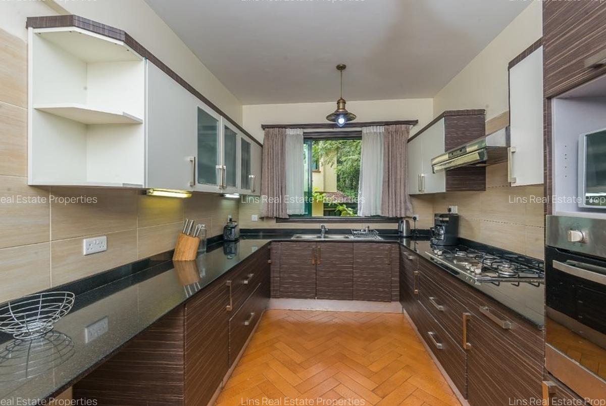 4 Bed Townhouse with En Suite in Westlands Area - 18