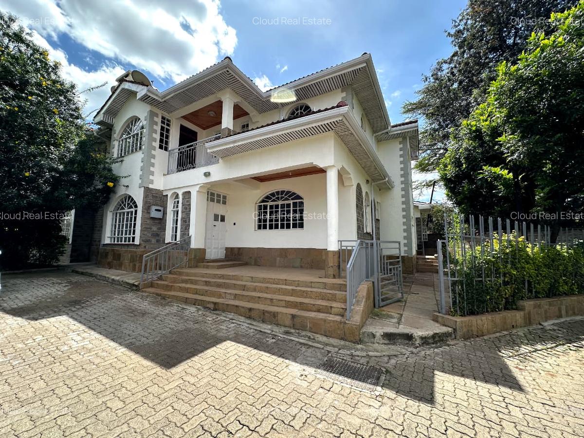 5 Bed Townhouse with En Suite in Lavington - 10