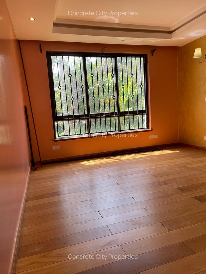 5 Bed Townhouse with Garden in Lavington - 16