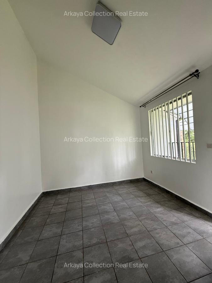 5 Bed House with En Suite in Nyari - 11