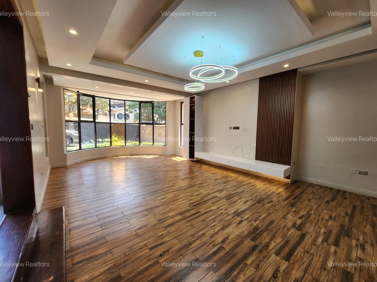 5 Bed Townhouse with En Suite at Lavington - 10