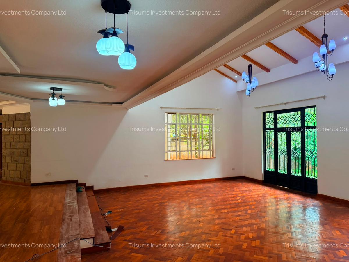 5 Bed House with En Suite in Runda - 10