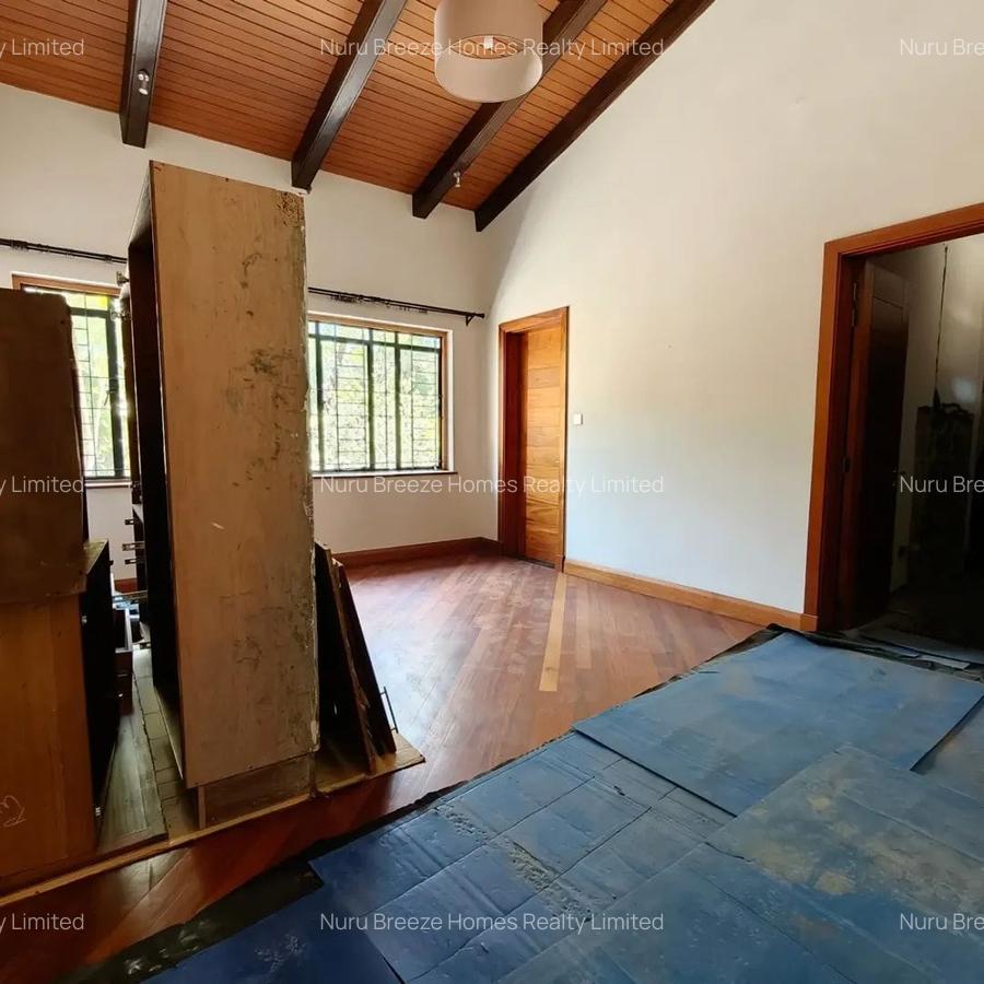 5 Bed Villa with En Suite in Lake View - 9