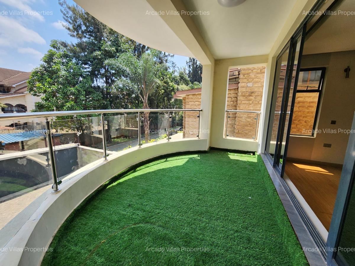 5 Bed Townhouse with En Suite in Lavington - 1