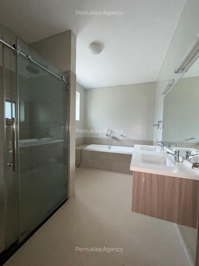 5 Bed Townhouse with En Suite in Lavington - 11