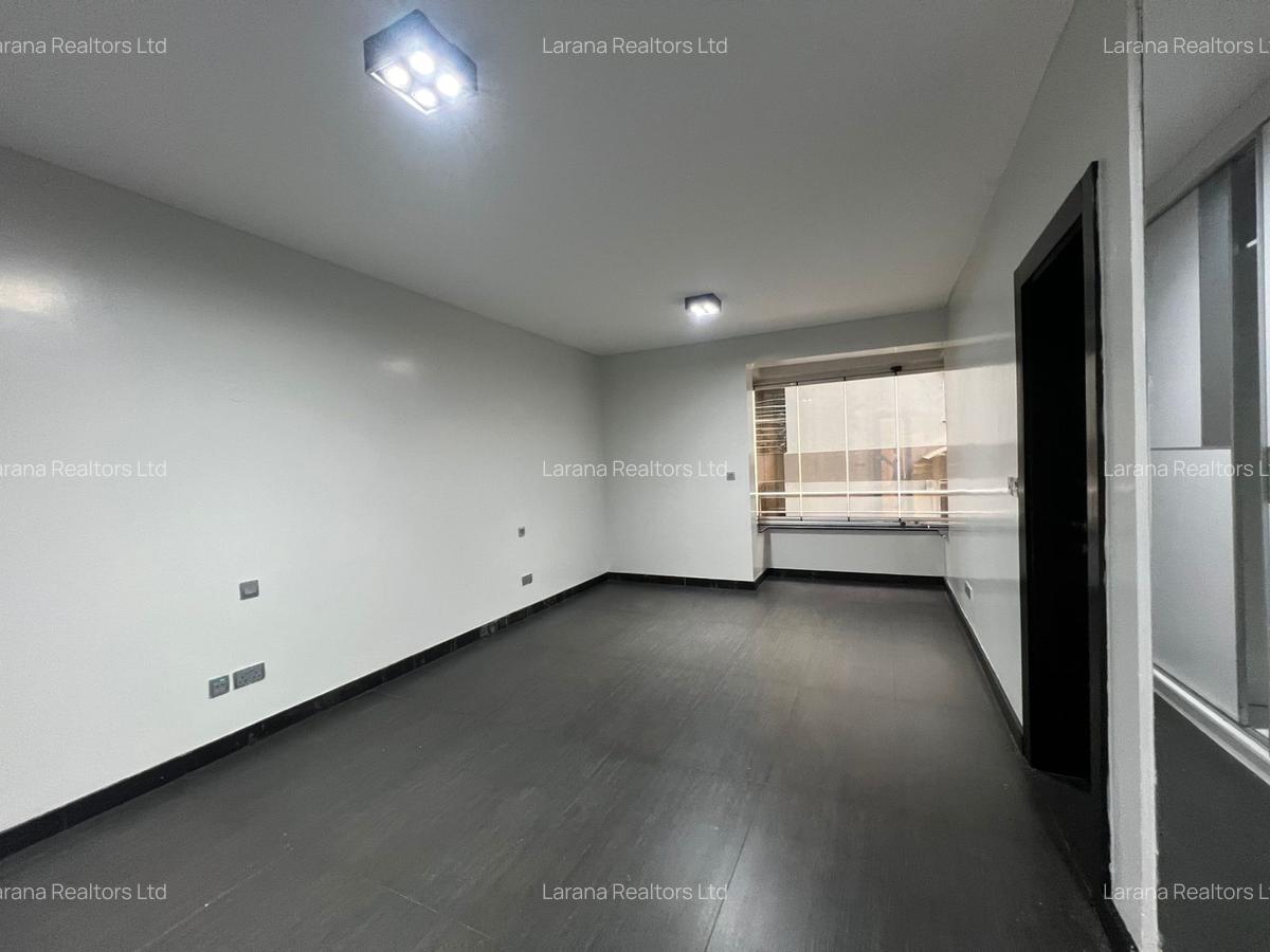 3 Bed Apartment with En Suite at Riverside Dr - 7