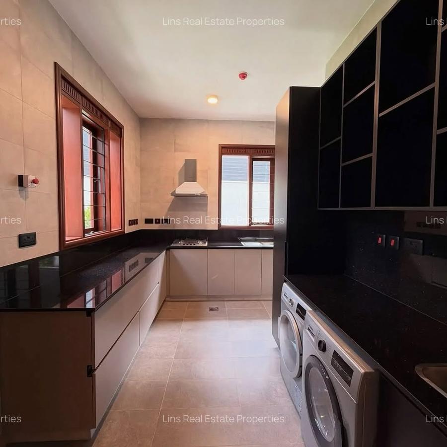 4 Bed House with En Suite in Runda - 16