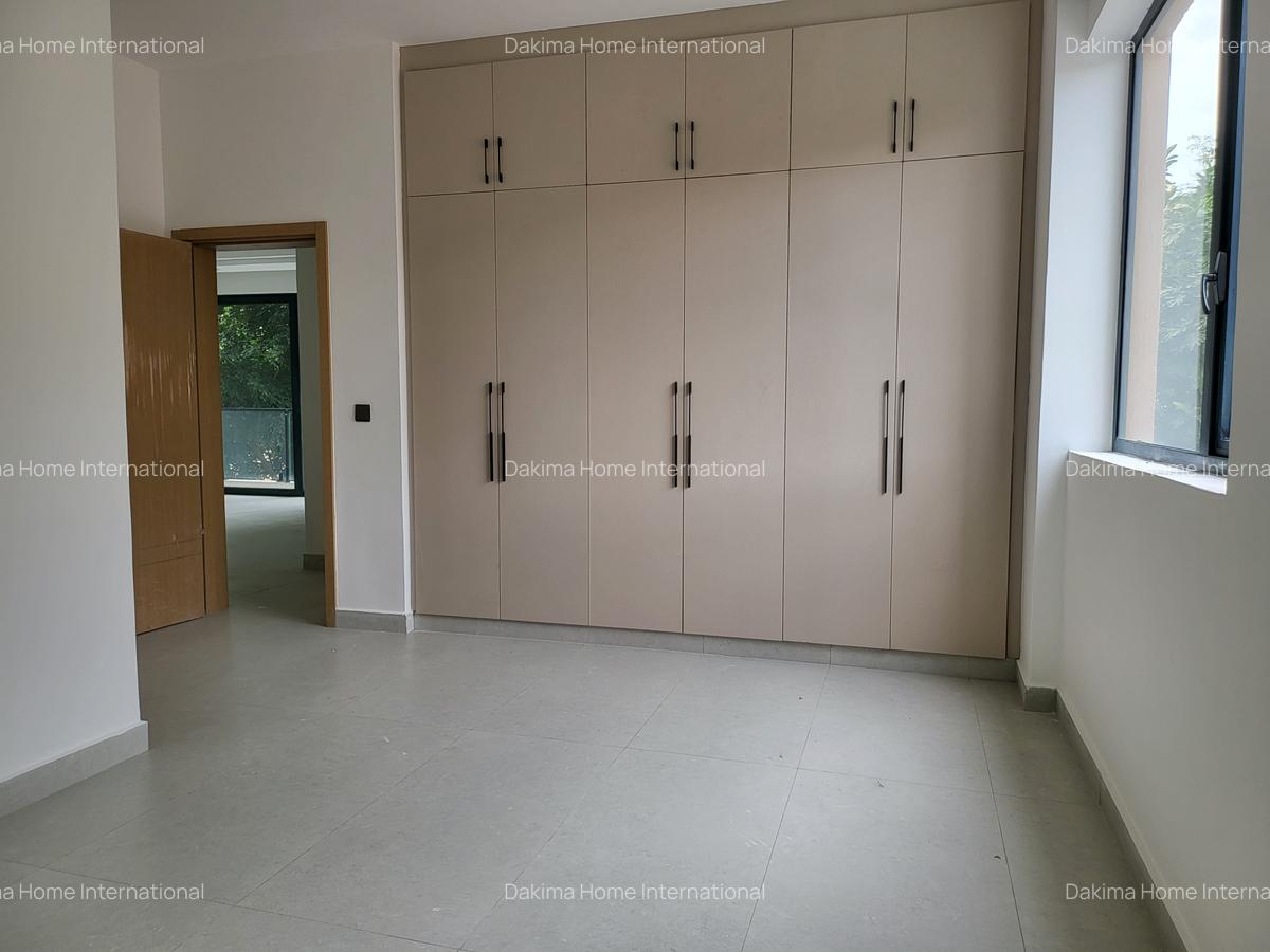 2 Bed Apartment with En Suite in Brookside - 10