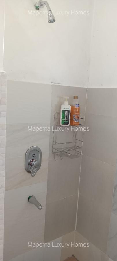 1 Bed House with En Suite at Tree Lane - 4