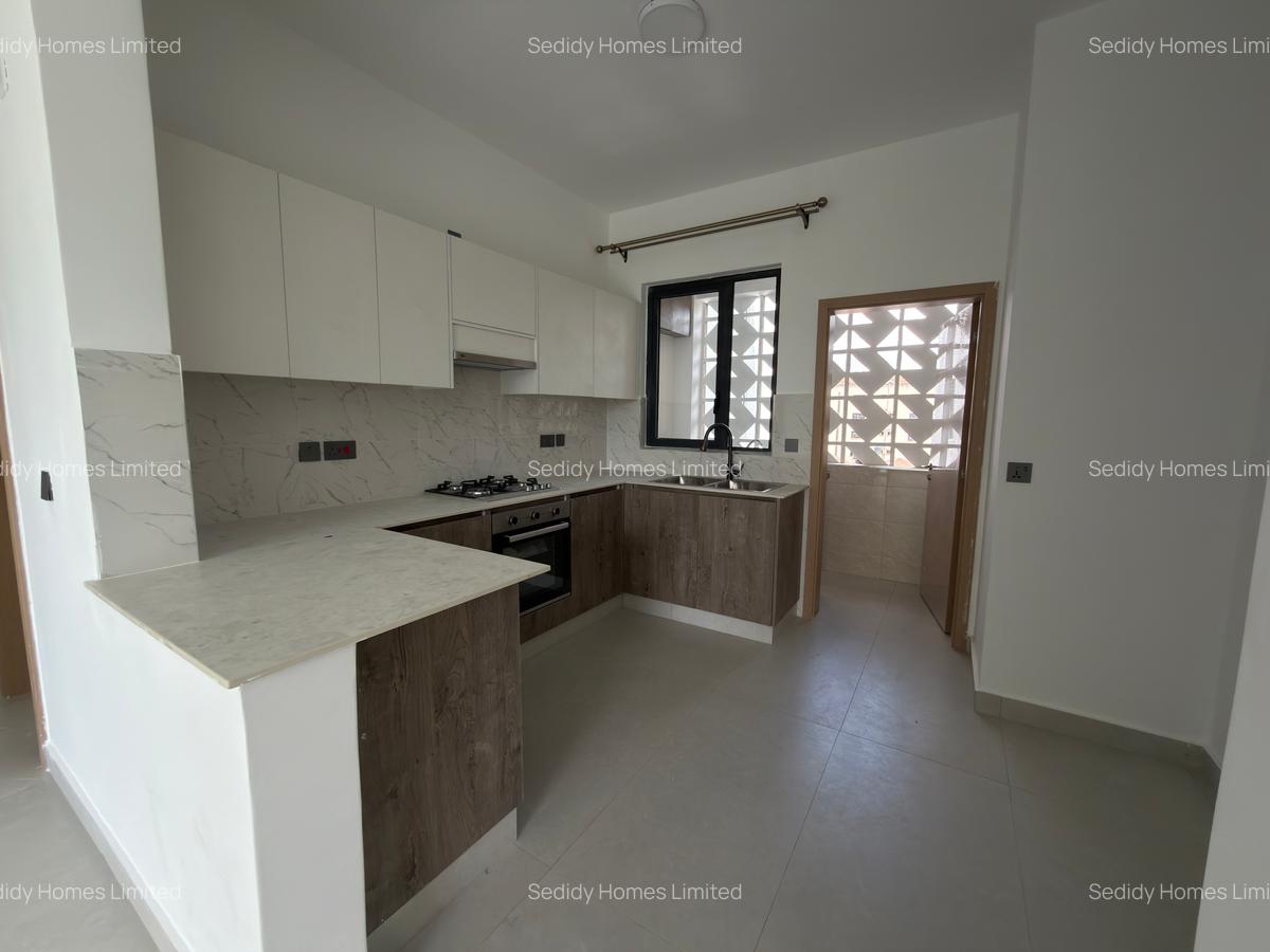2 Bed Apartment with En Suite in Brookside - 3