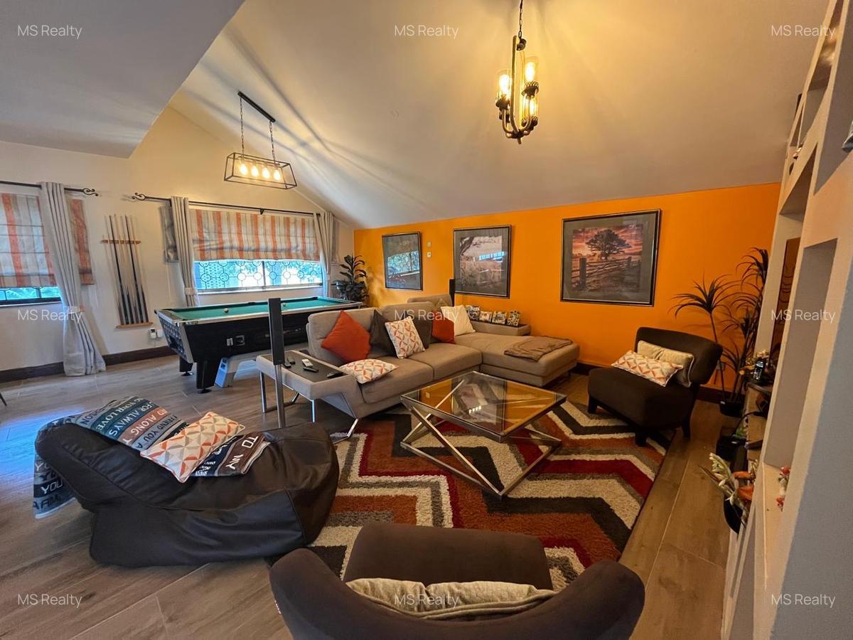 4 Bed Townhouse with En Suite in Brookside - 5