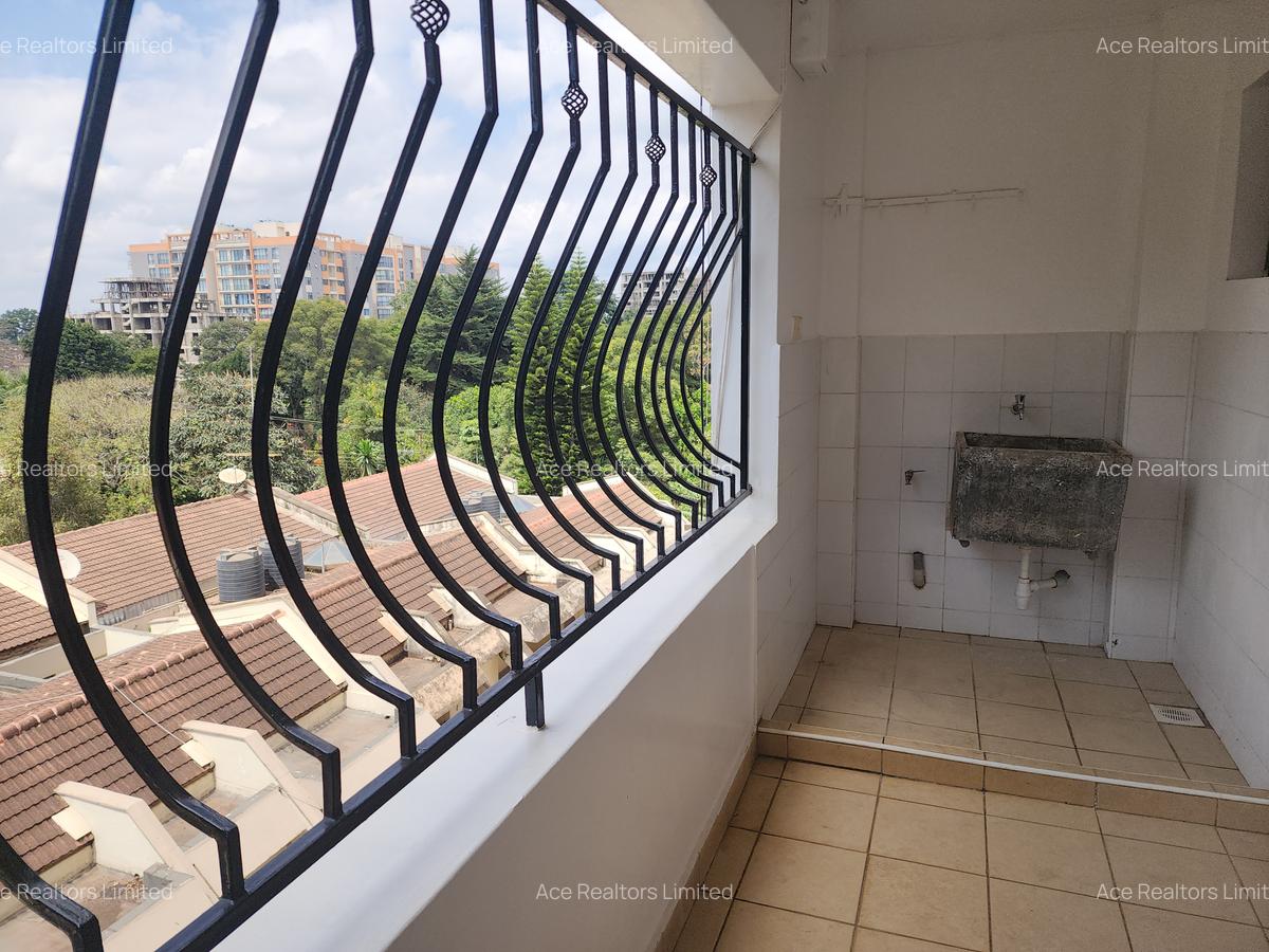3 Bed Apartment with En Suite at Hatheru Road - 3