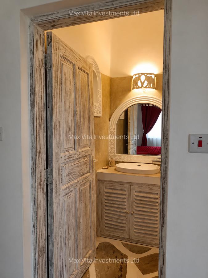 6 Bed Villa with En Suite in Watamu - 13