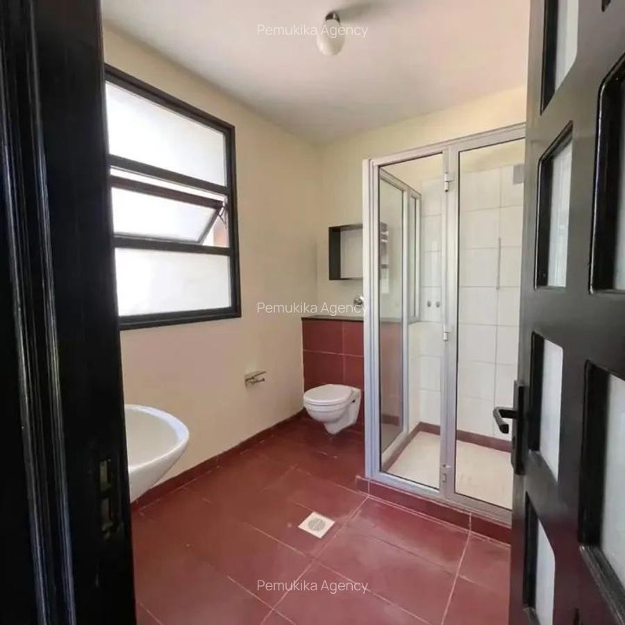 5 Bed Townhouse with En Suite in Karen - 10
