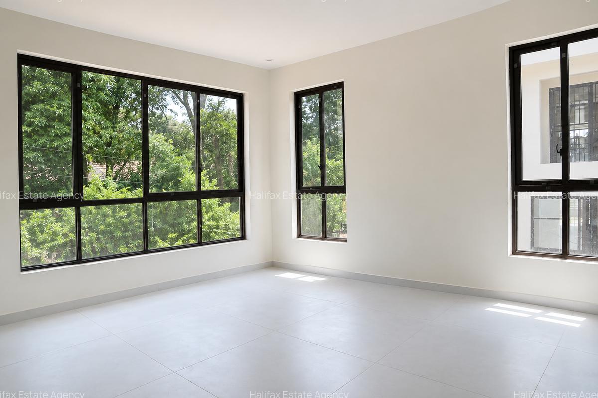 5 Bed Villa with En Suite at Kyuna Road - 7