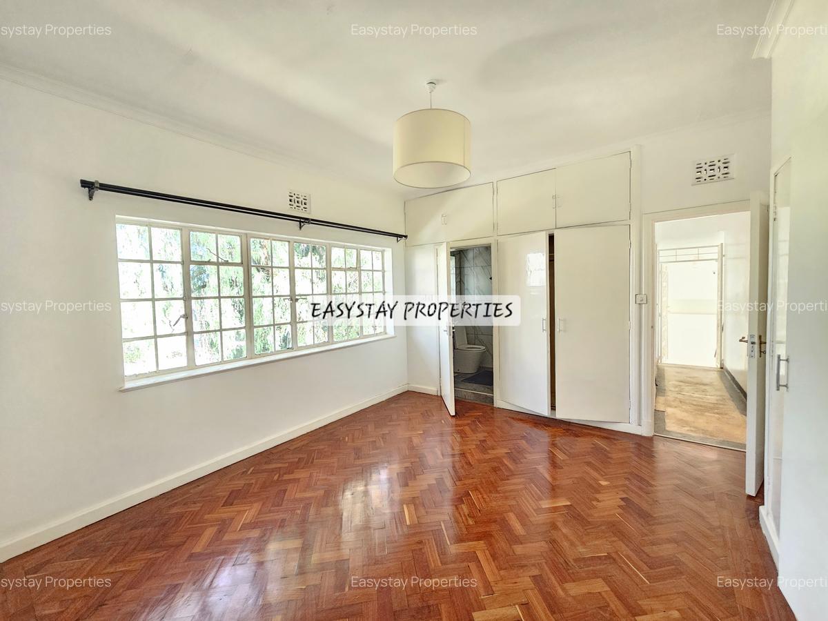 4 Bed House with En Suite in Lavington - 6