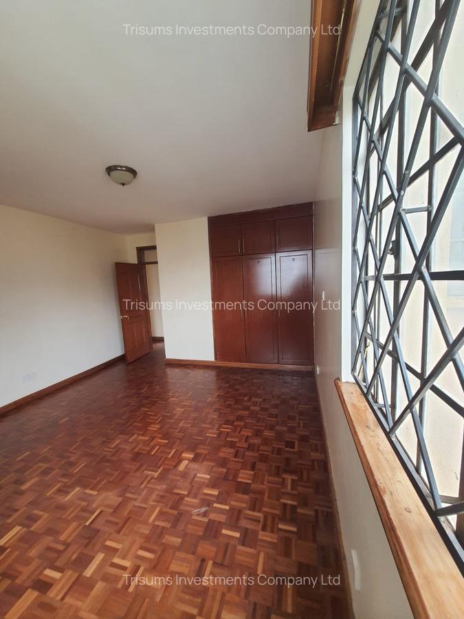 3 Bed Apartment with En Suite in Riverside - 10