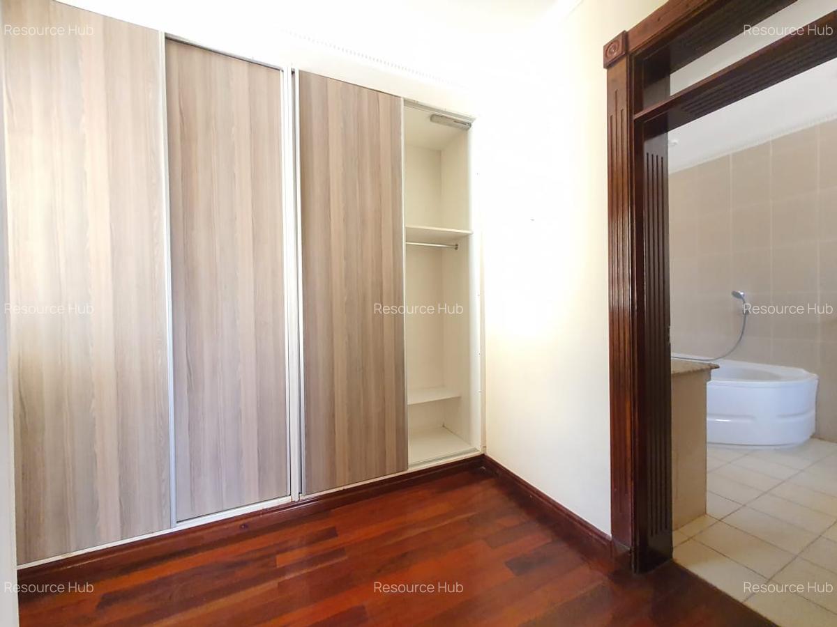 5 Bed House with En Suite at Kyuna - 13
