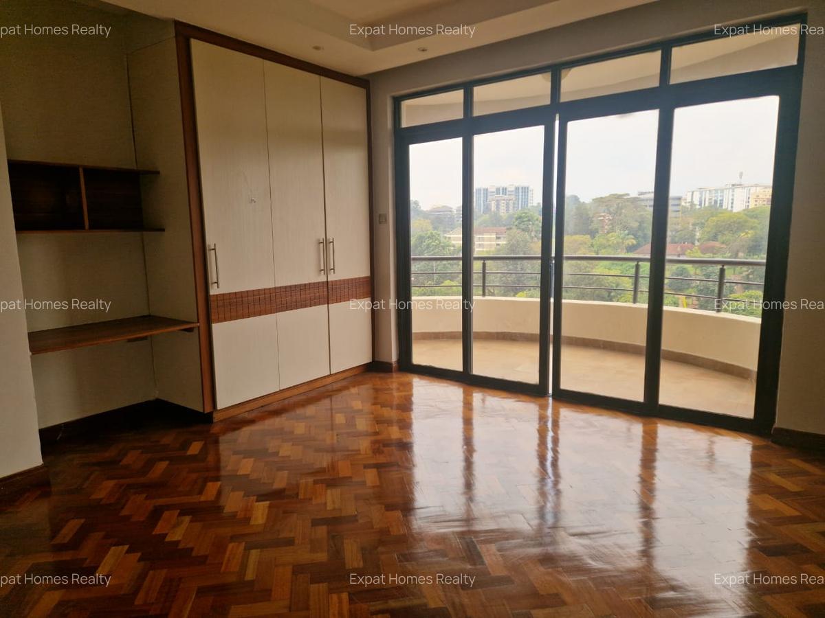 4 Bed Apartment with En Suite in Riverside - 4
