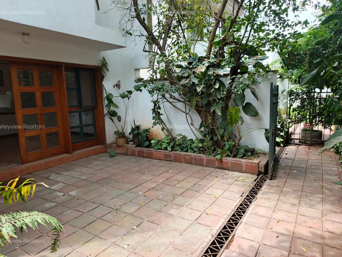 2 Bed Townhouse with En Suite at Kileleshwa - 13