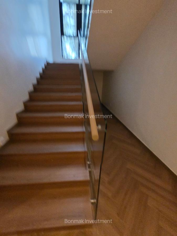 5 Bed Townhouse with En Suite at Lavington Green - 13