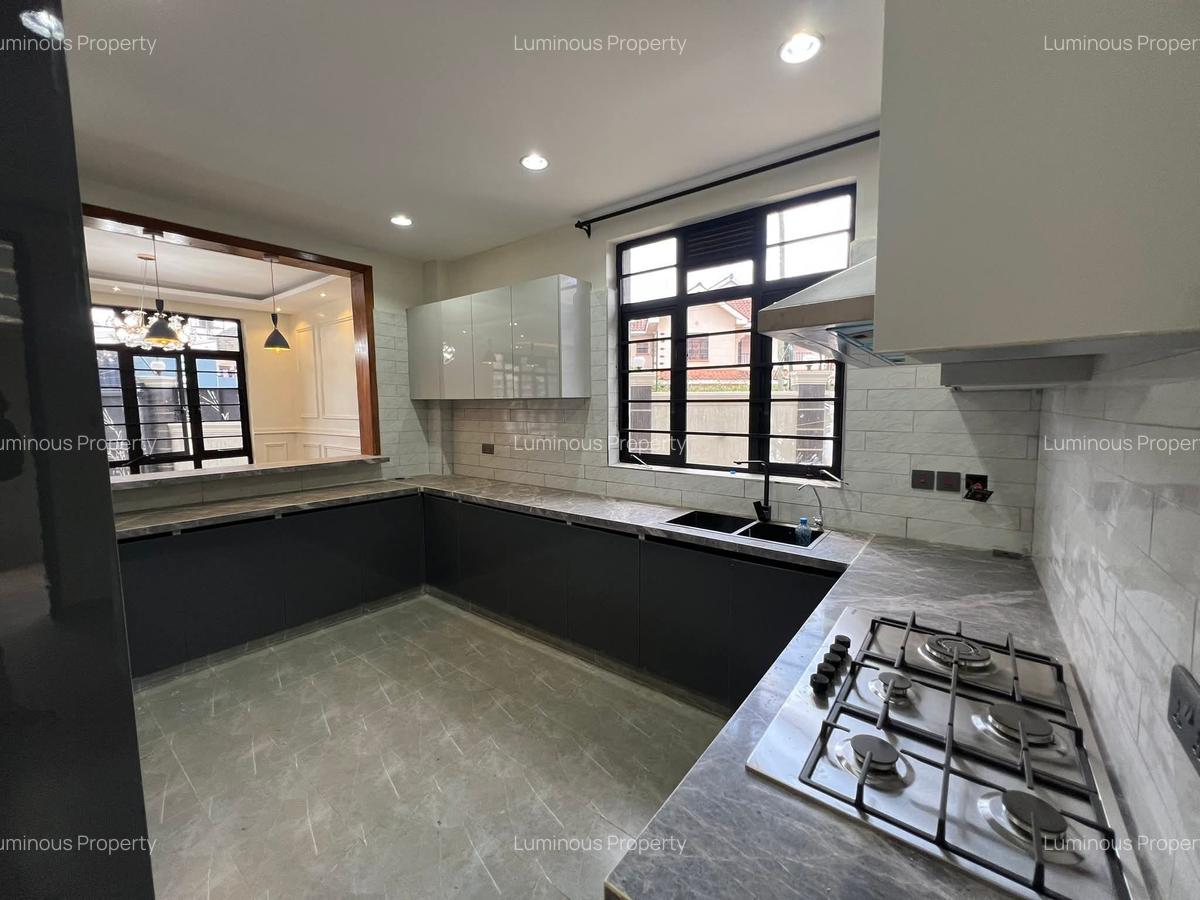 4 Bed House with En Suite at Membley - 5