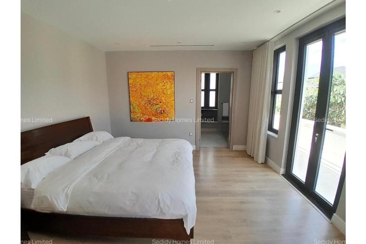 5 Bed Villa with En Suite in Runda - 13