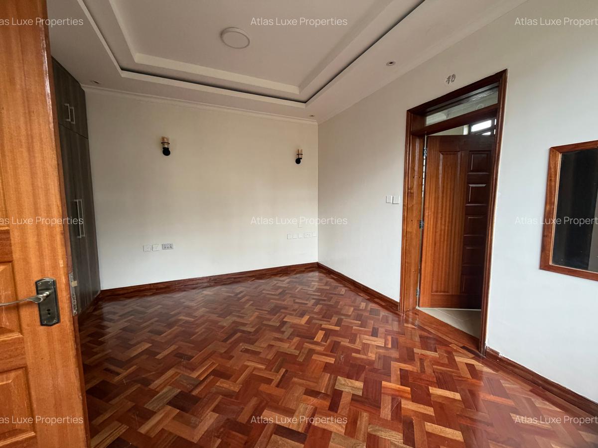 5 Bed House with En Suite at Mushroom Gardens - 15