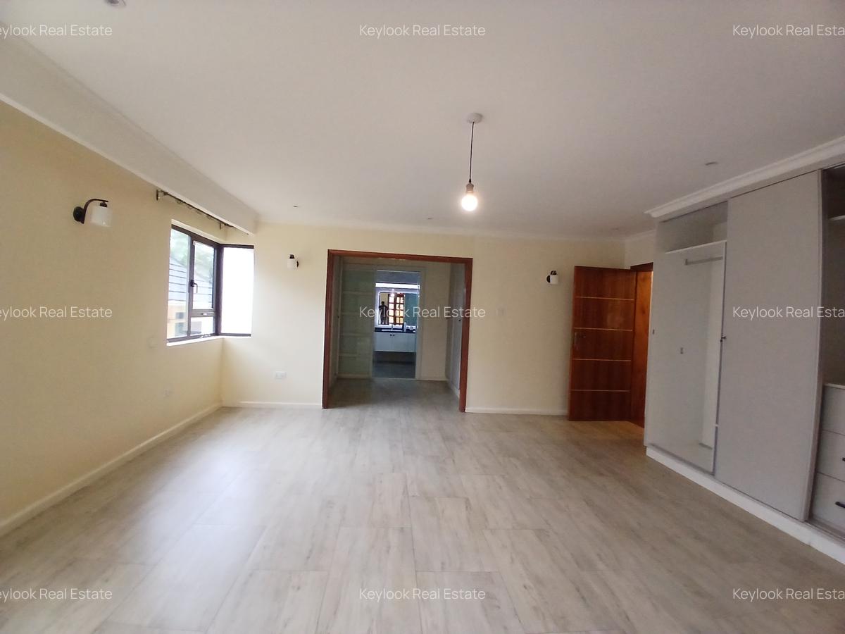 4 Bed Townhouse with En Suite at Lavington - 15