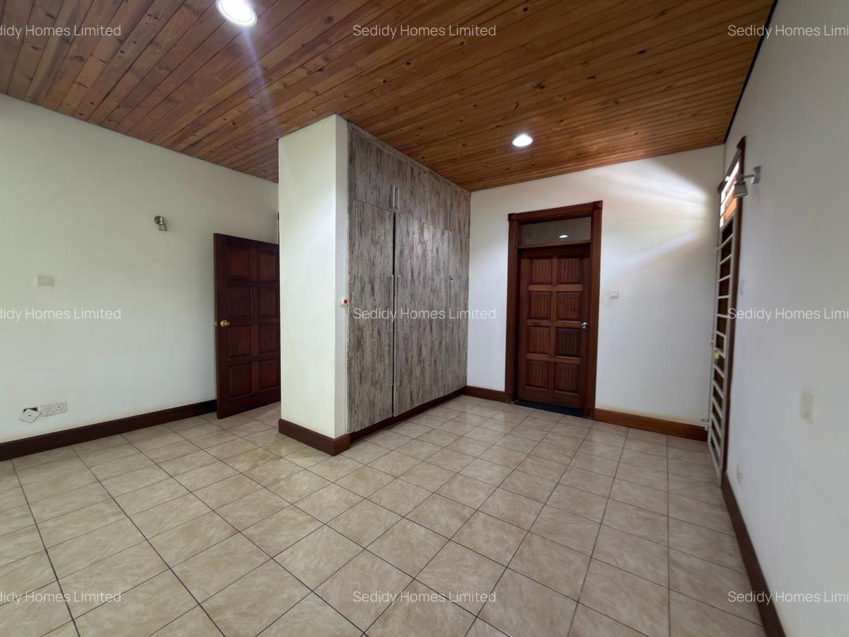 5 Bed Townhouse with En Suite in Rosslyn - 11