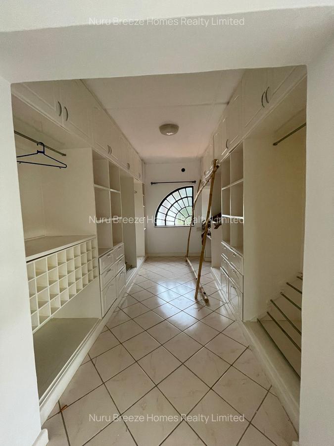 5 Bed House with En Suite in Runda - 7