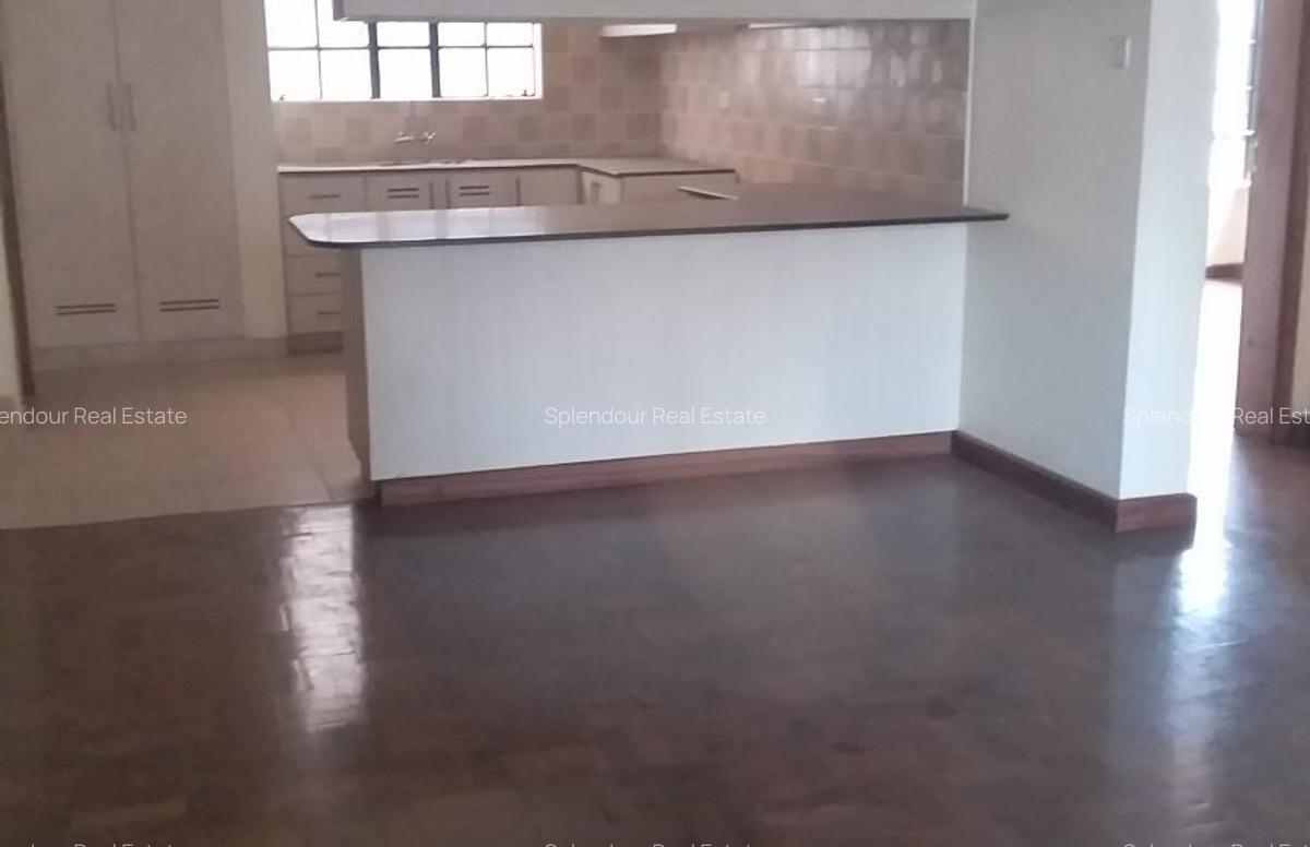 3 Bed Apartment with En Suite in Riverside - 4