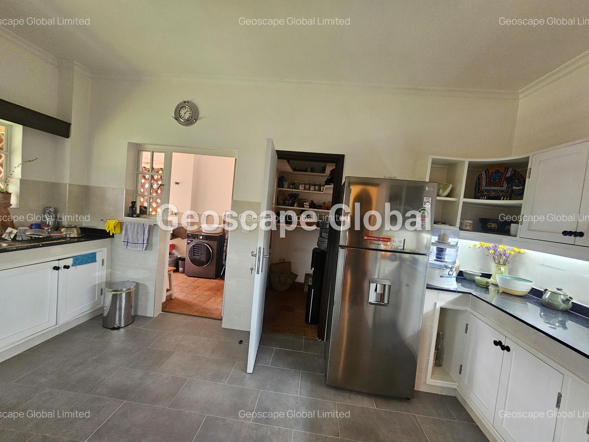 3 Bed Apartment with En Suite in Lavington - 7