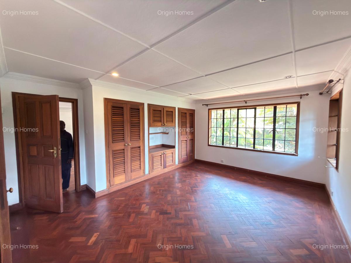 5 Bed House with En Suite at Runda - 10