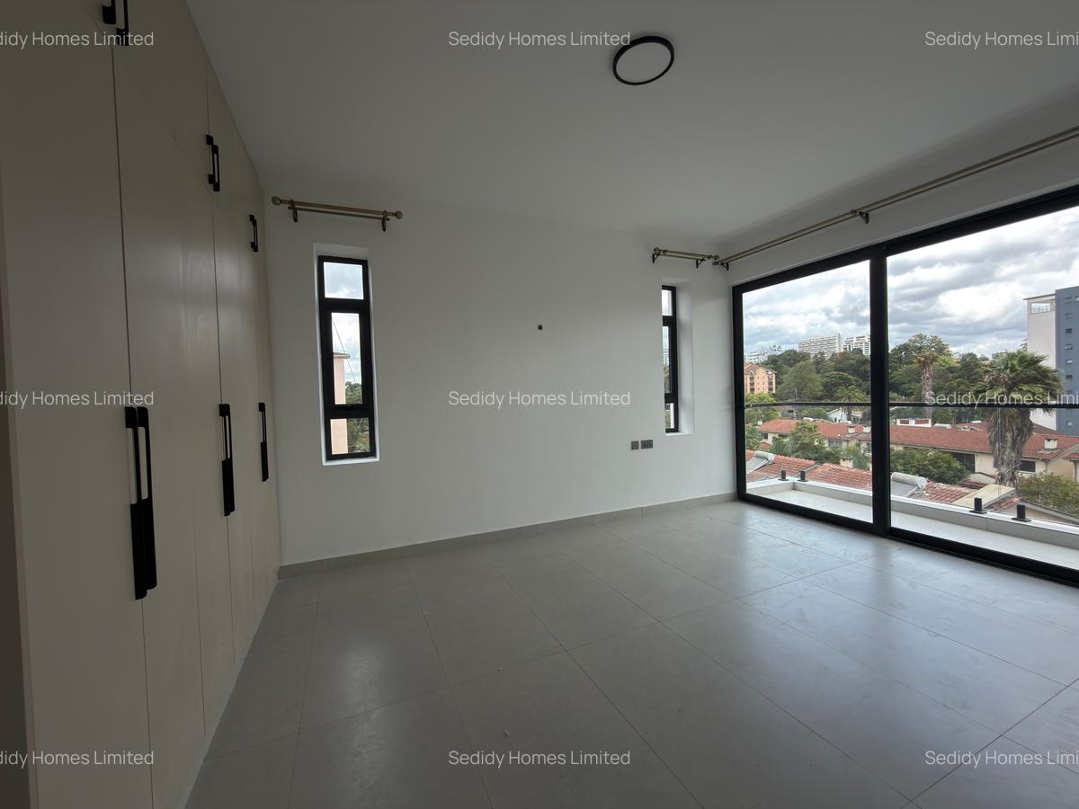 2 Bed Apartment with En Suite in Brookside - 3