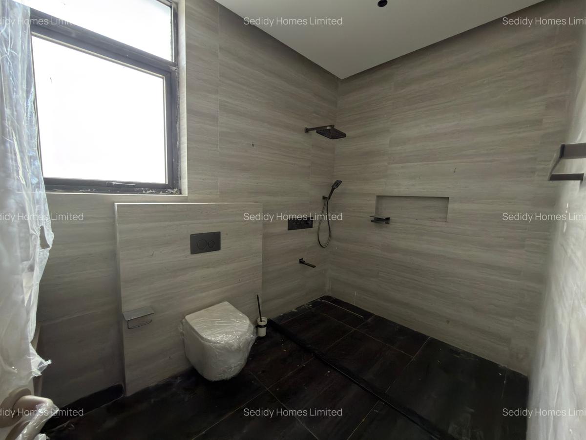 5 Bed Villa with En Suite in Runda - 7