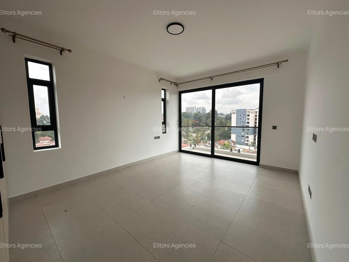 3 Bed Apartment with En Suite at Brookside Drive - 8