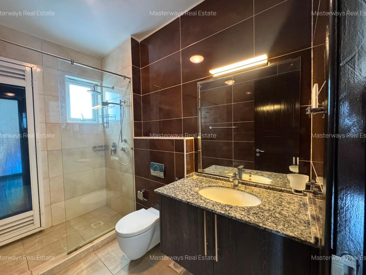 3 Bed Apartment with En Suite in Riverside - 14