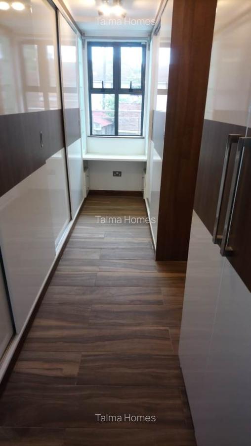 5 Bed Townhouse with En Suite at Lavington Green - 4