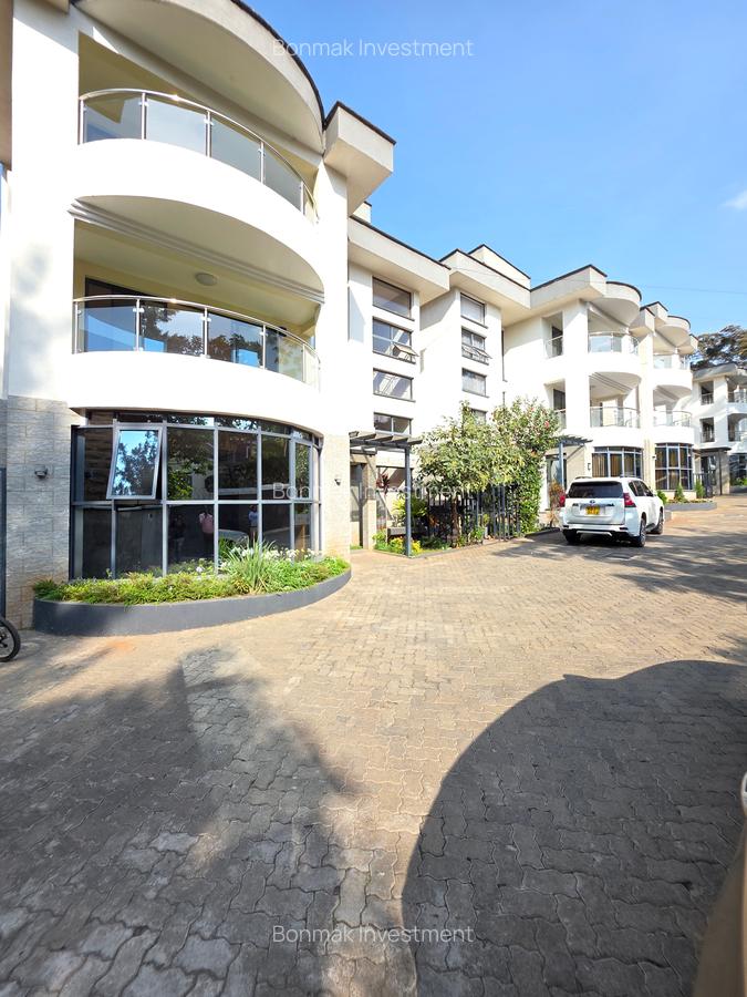5 Bed Townhouse with En Suite at Lavington Green - 1