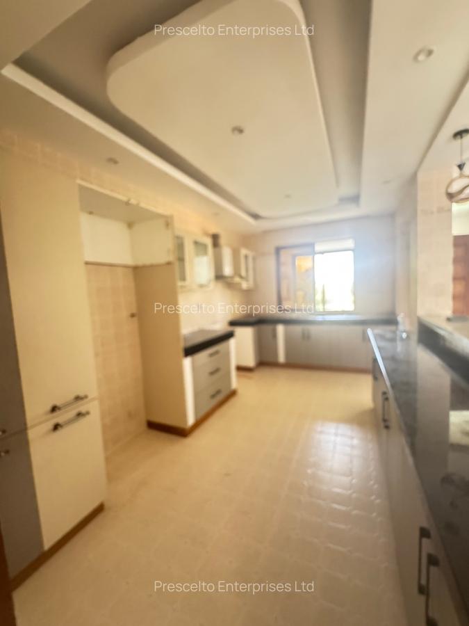 3 Bed Apartment with En Suite at Off Links Road - 5